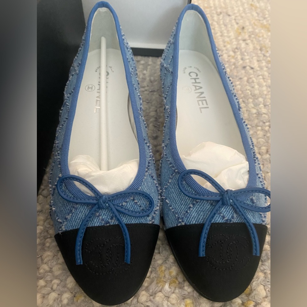 CHANEL denim ballerinas